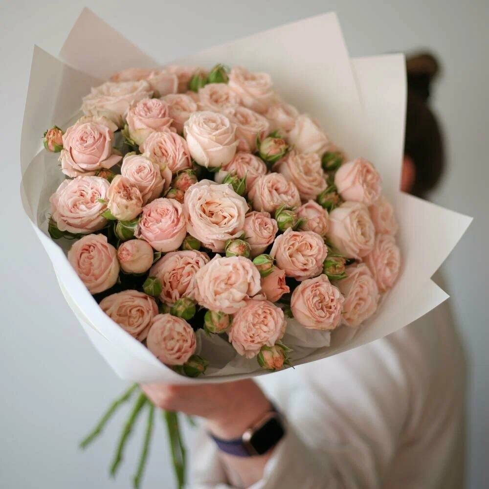 Букет кустовых роз Бомбастик 9 веток