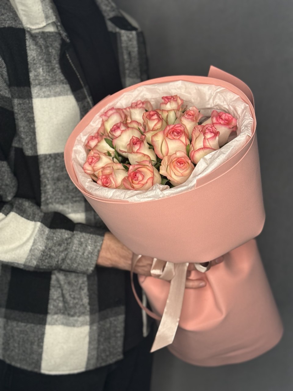 Букет из 15 роз Джумилия