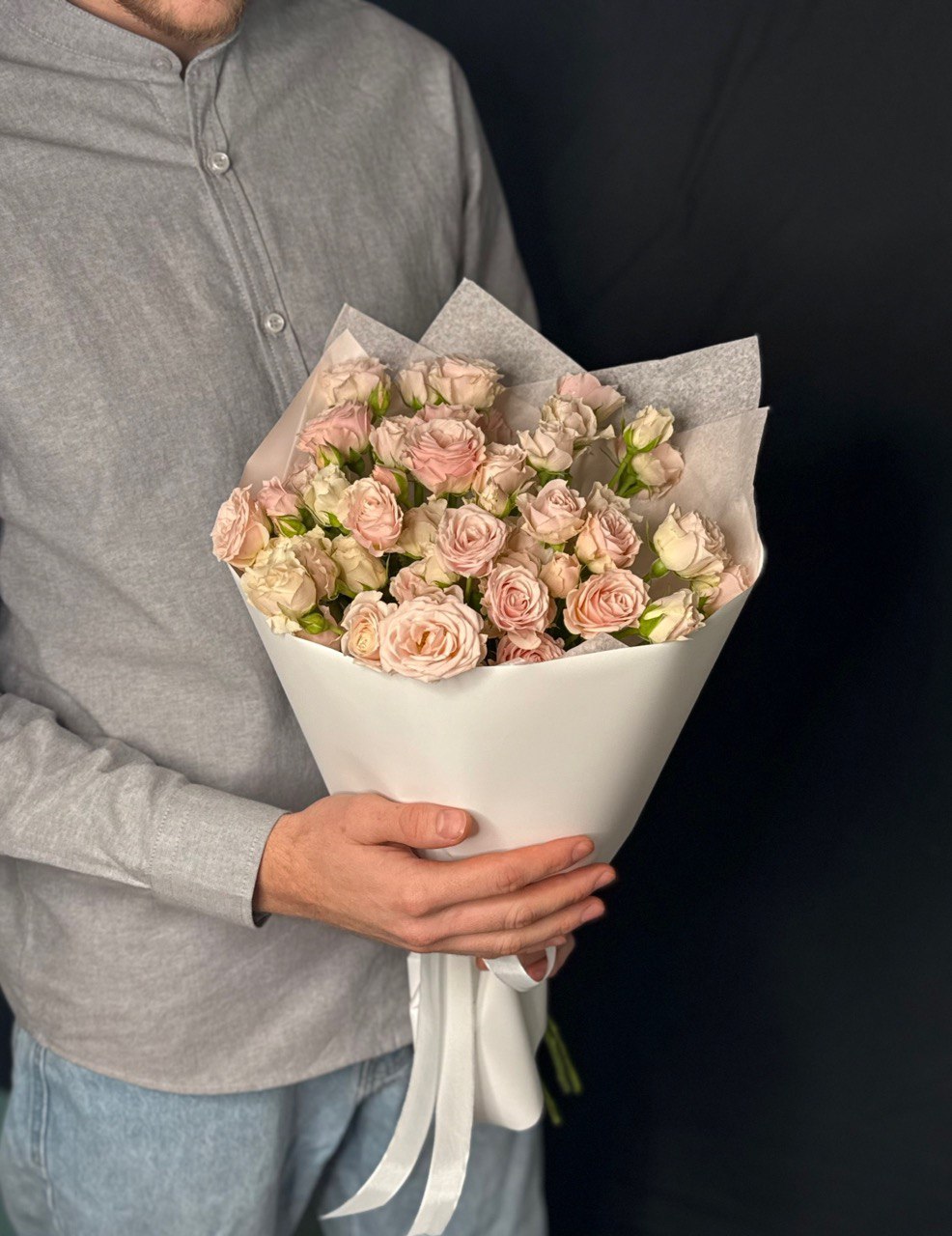 Букет из 7 кустовых роз