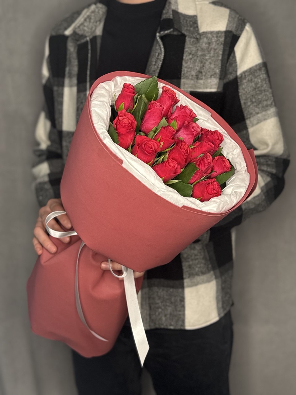 Букет из 15 малиновых роз