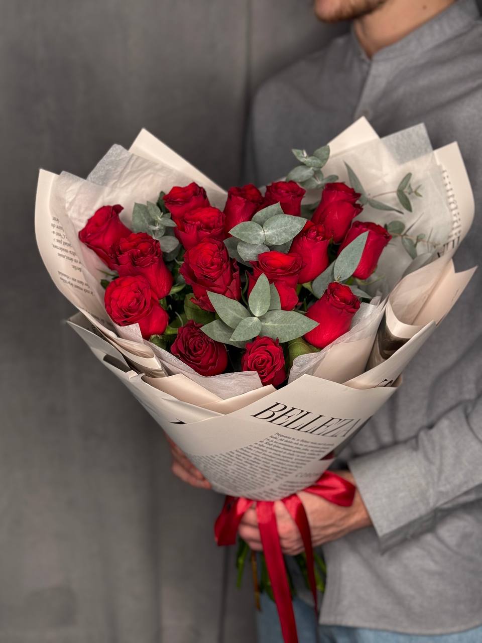 Букет роз Родос с эвкалиптом