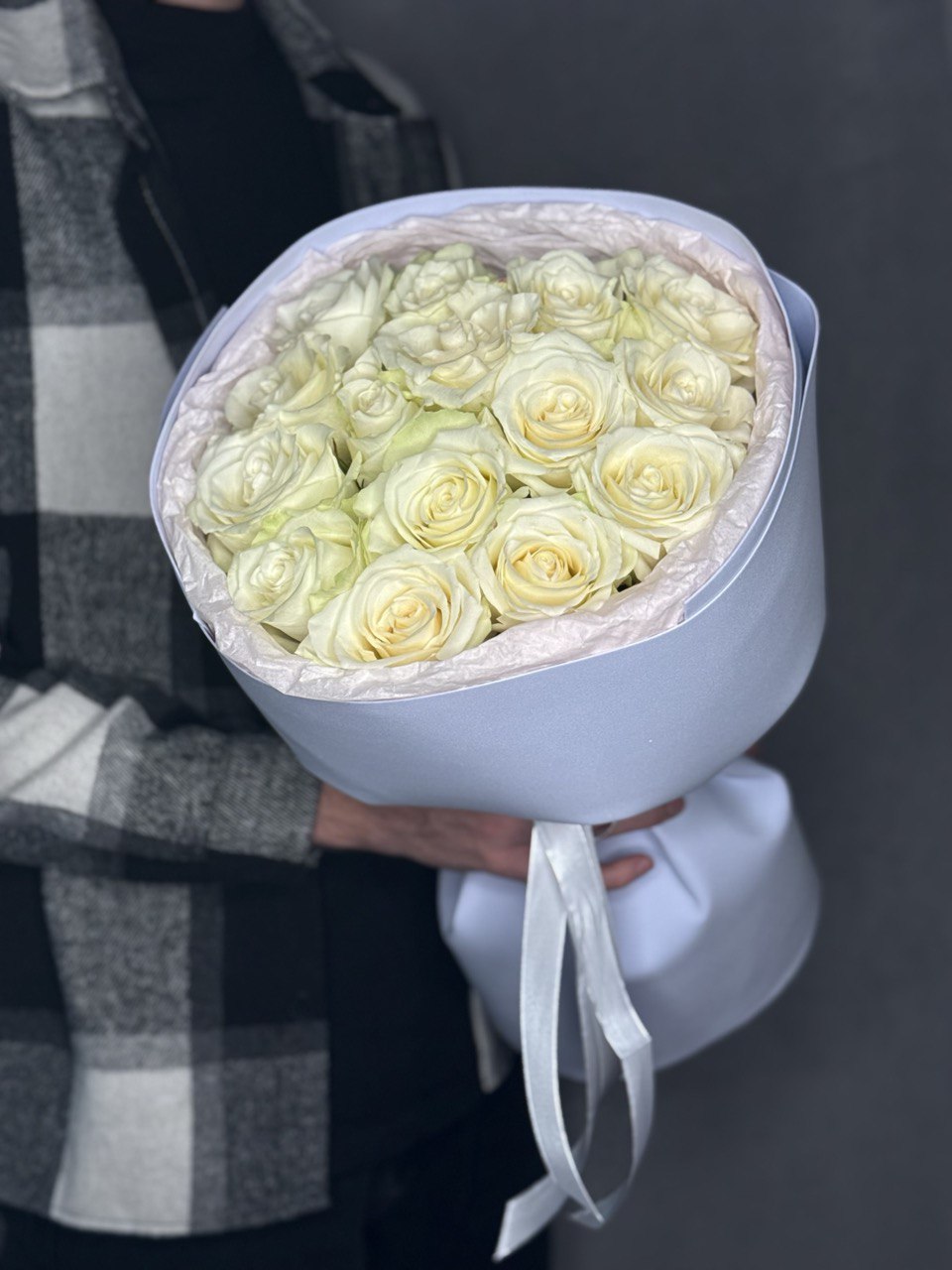 Букет из 15 белых роз Кения