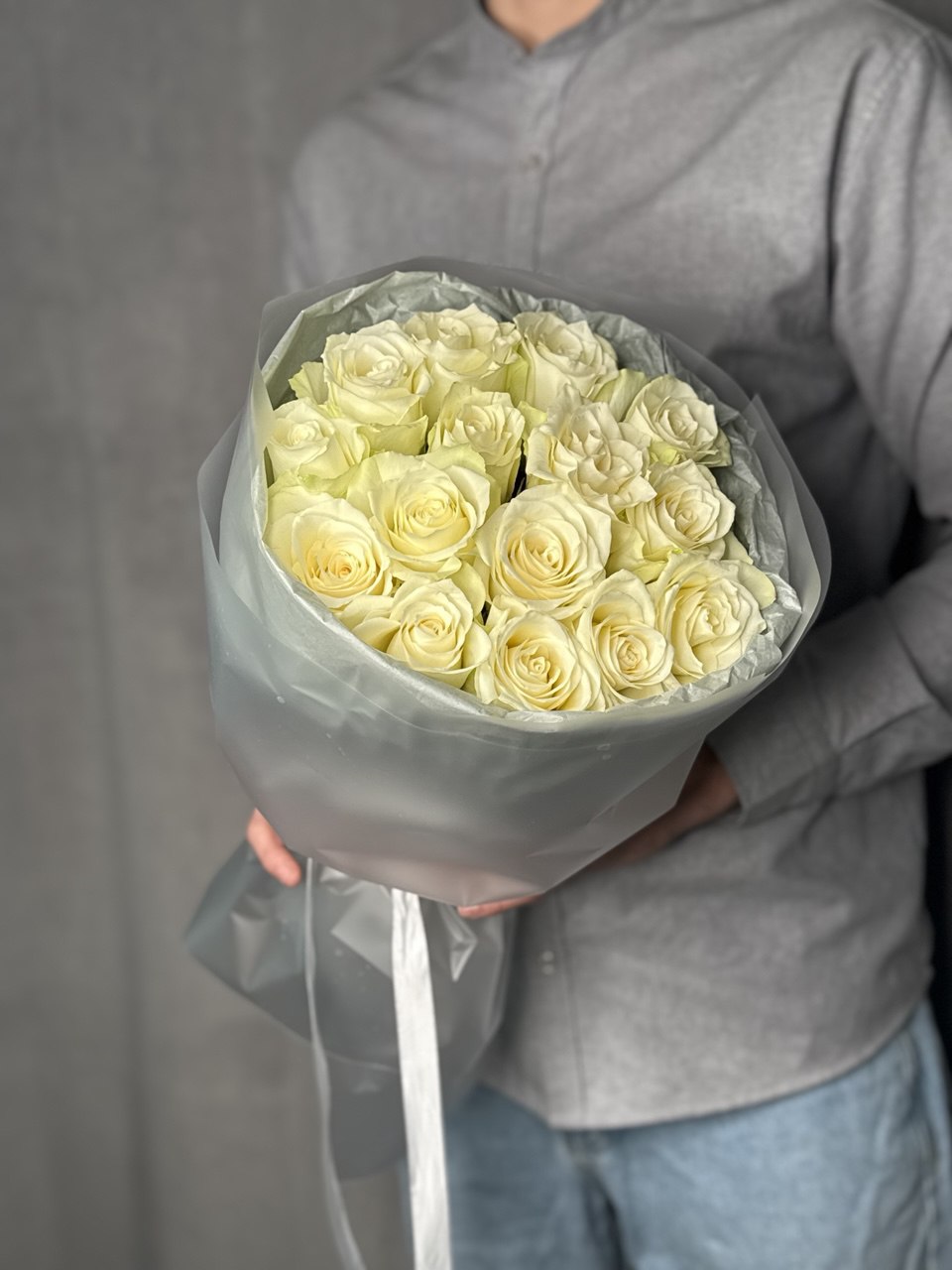 Букет из 15 Белых кенийских роз №341