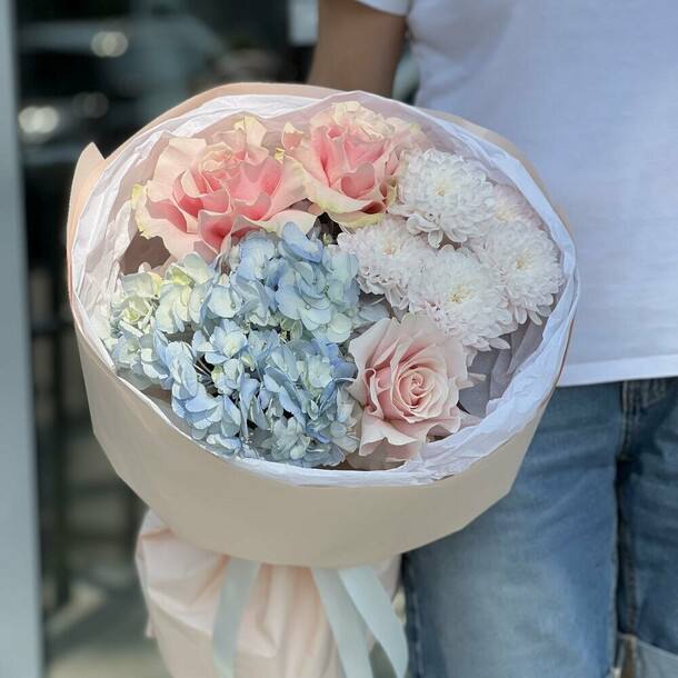 Букет гортензии и французской розы