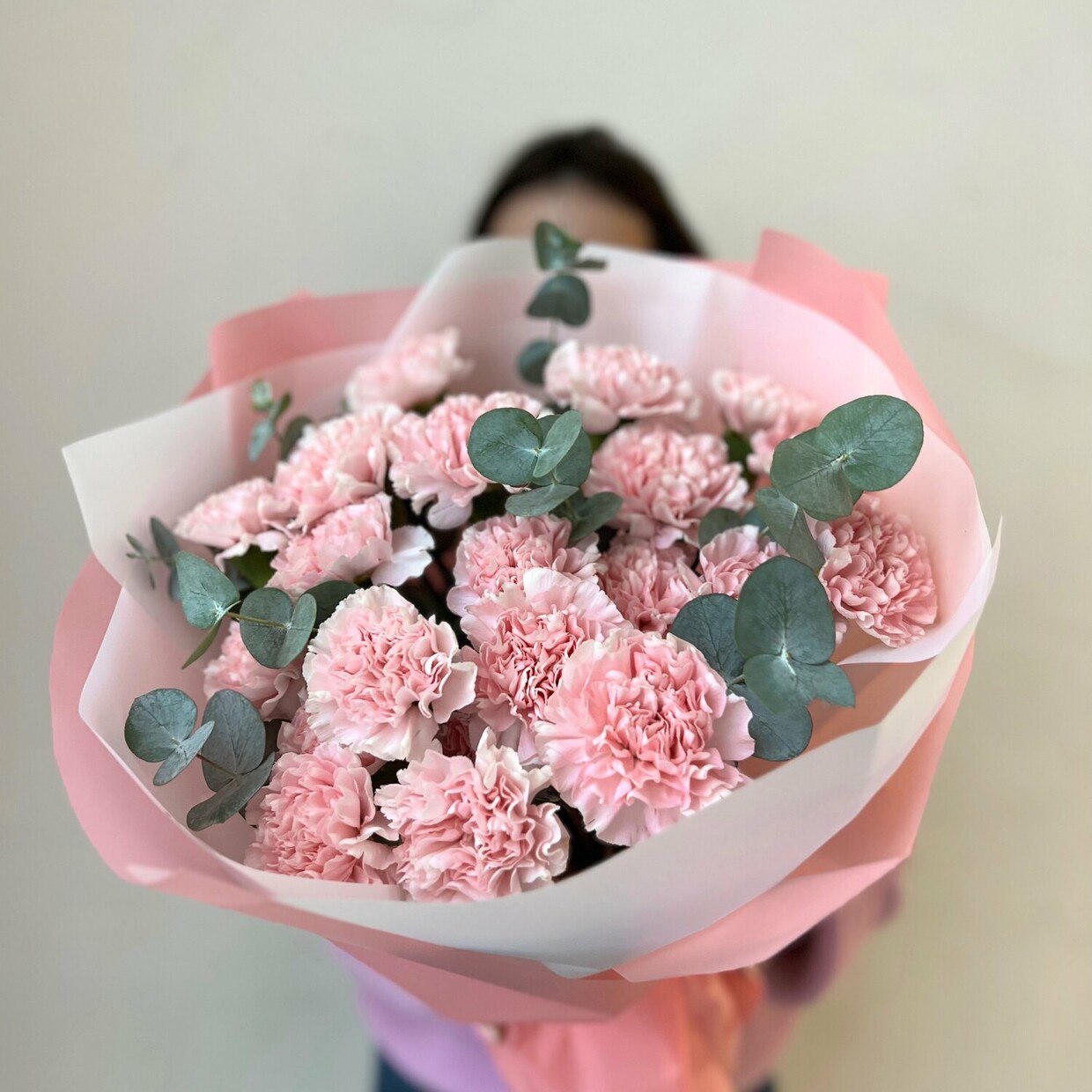 Диантусы с эвкалиптом